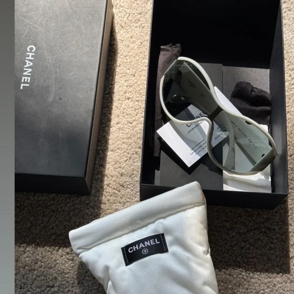 Chanel glasses - Picture 2 of 2